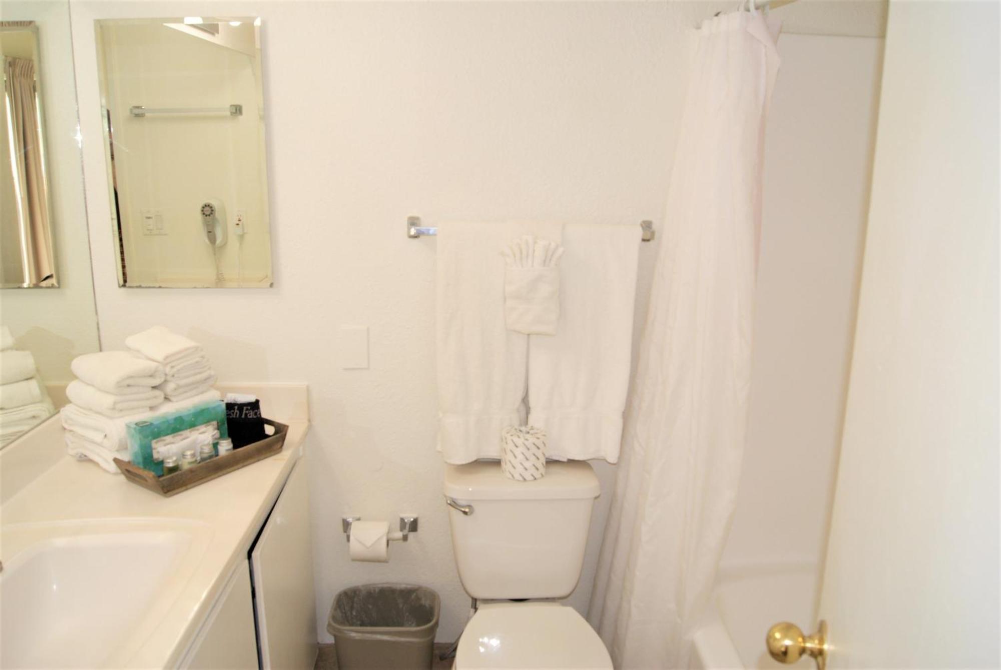 138 Fully Furnished, Amenities Galore Scottsdale